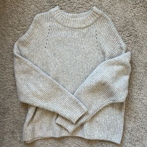 Cozy grey oversized sweater!